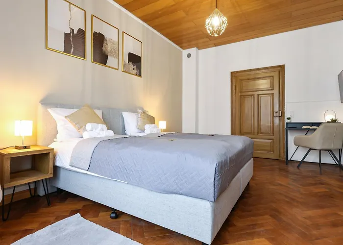 Cruwzo I Modern Centrally Located With Parking Modern Centrally Located With Parking 아파트 *