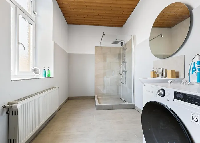 Apartmán Cruwzo I Modern Centrally Located With Parking Modern Centrally Located With Parking