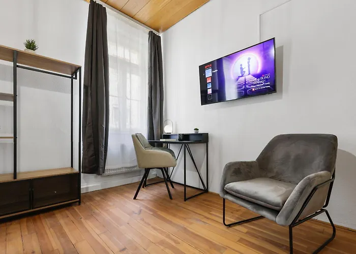 Cruwzo I Modern Centrally Located With Parking Modern Centrally Located With Parking * 잉골슈타트