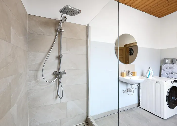 Cruwzo I Modern Centrally Located With Parking Modern Centrally Located With Parking Apartmán