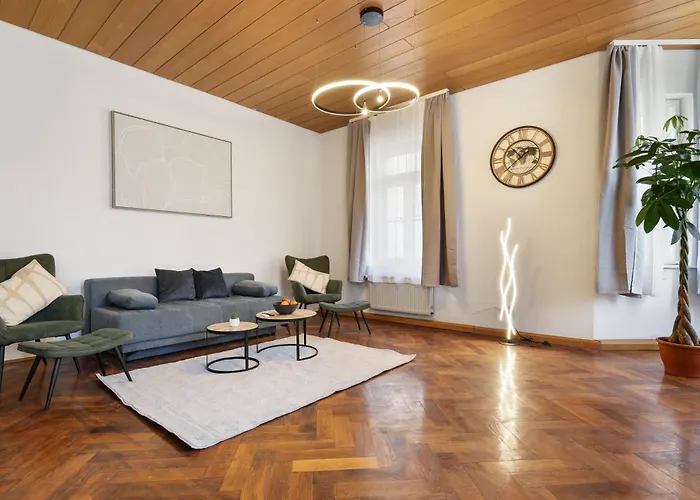 Cruwzo I Modern Centrally Located With Parking Modern Centrally Located With Parking 아파트 *