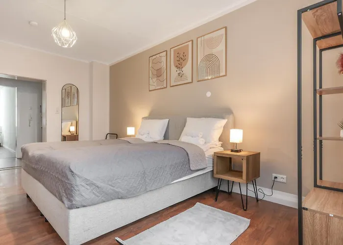 Cruwzo I Modern Centrally Located With Parking Modern Centrally Located With Parking * 잉골슈타트