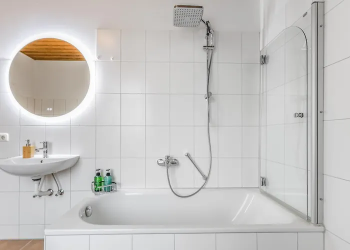 Apartmán Cruwzo I Modern Centrally Located With Parking Modern Centrally Located With Parking *