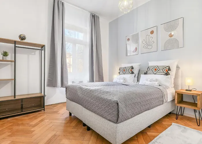 Cruwzo I Modern Centrally Located With Parking Modern Centrally Located With Parking Ingolstadt