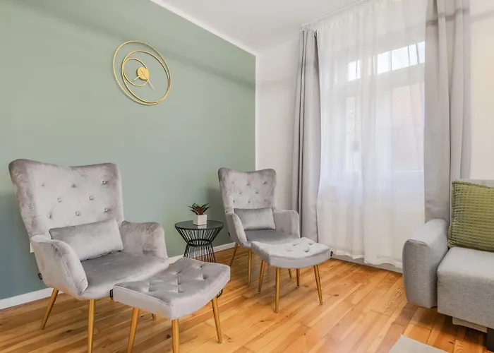 Cruwzo I Modern Centrally Located With Parking Modern Centrally Located With Parking Ingolstadt
