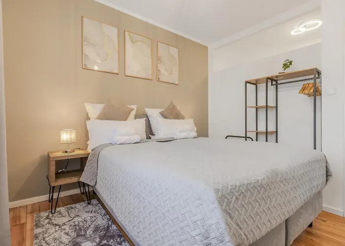 Cruwzo I Modern Centrally Located With Parking Modern Centrally Located With Parking Apartmán