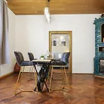 Apartment Cruwzo I Modern Centrally Located With Parking Modern Centrally Located With Parking