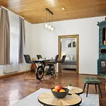Apartment Cruwzo I Modern Centrally Located With Parking Modern Centrally Located With Parking *