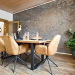Cruwzo I Modern Centrally Located With Parking Modern Centrally Located With Parking Ingolstadt