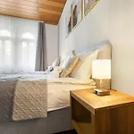 Apartment Cruwzo I Modern Centrally Located With Parking Modern Centrally Located With Parking