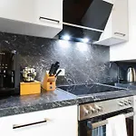 Cruwzo I Modern Centrally Located With Parking Modern Centrally Located With Parking Apartment Ingolstadt