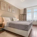 Cruwzo I Modern Centrally Located With Parking Modern Centrally Located With Parking Ingolstadt