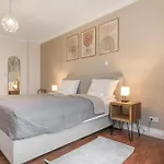 Cruwzo I Modern Centrally Located With Parking Modern Centrally Located With Parking * Ingolstadt