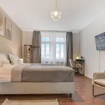 Cruwzo I Modern Centrally Located With Parking Modern Centrally Located With Parking Apartment