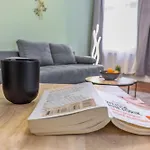 Cruwzo I Modern Centrally Located With Parking Modern Centrally Located With Parking דירה אינגולשטאט