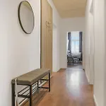 Cruwzo I Modern Centrally Located With Parking Modern Centrally Located With Parking Apartment
