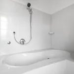 Cruwzo I Modern Centrally Located With Parking Modern Centrally Located With Parking Apartment *