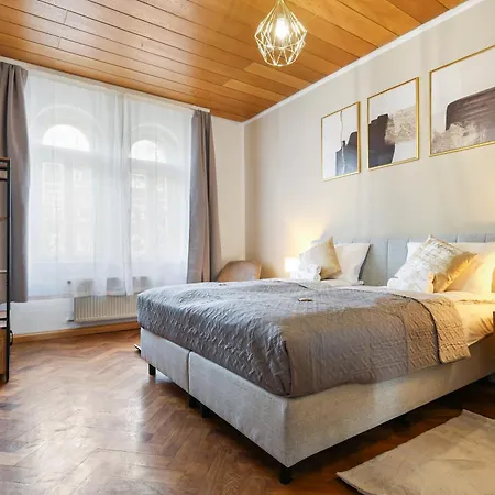 Apartment Cruwzo - Modern Centrally Located With Parking *