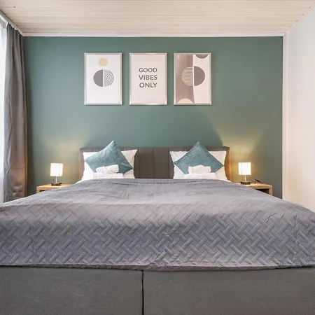 Apartment Cruwzo - Modern Centrally Located With Parking *
