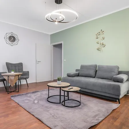 Apartment Cruwzo - Modern Centrally Located With Parking