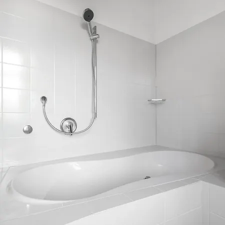 Cruwzo I Modern Centrally Located With Parking Modern Centrally Located With Parking Appartamento *
