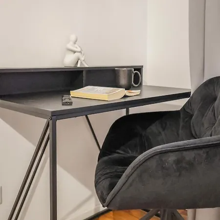 Apartment Cruwzo - Modern Centrally Located With Parking
