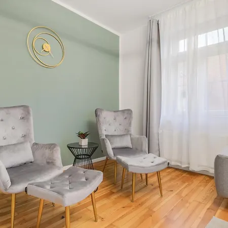 Cruwzo I Modern Centrally Located With Parking Modern Centrally Located With Parking Ingolstadt