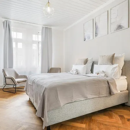 Apartment Cruwzo - Modern Centrally Located With Parking *