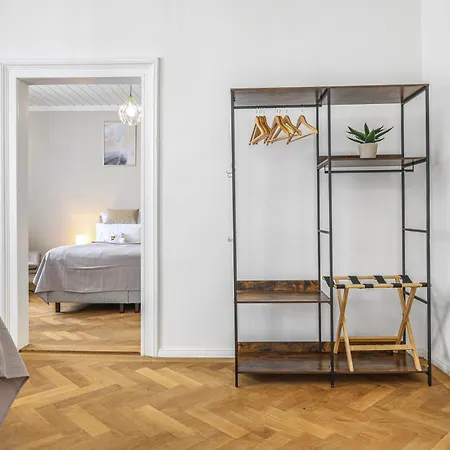 Apartment Cruwzo - Modern Centrally Located With Parking