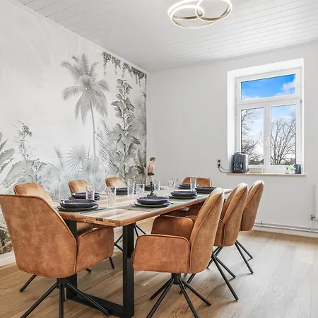 Cruwzo - Modern Centrally Located With Parking