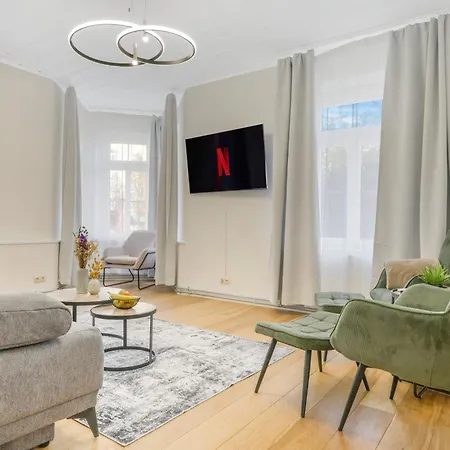 Apartment Cruwzo - Modern Centrally Located With Parking