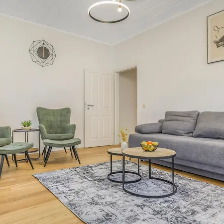 Apartment Cruwzo - Modern Centrally Located With Parking *