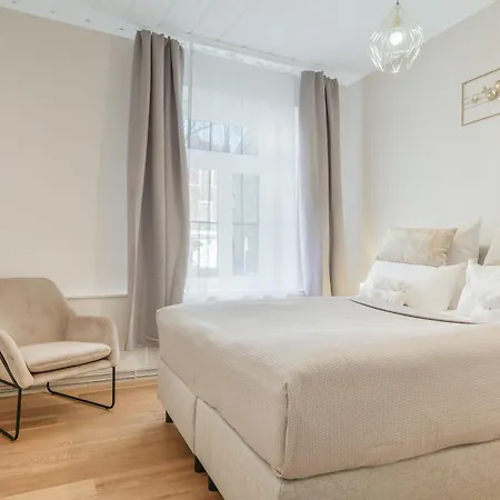 Apartment Cruwzo - Modern Centrally Located With Parking