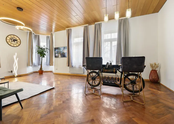 Cruwzo I Modern Centrally Located With Parking Modern Centrally Located With Parking Ingolstadt